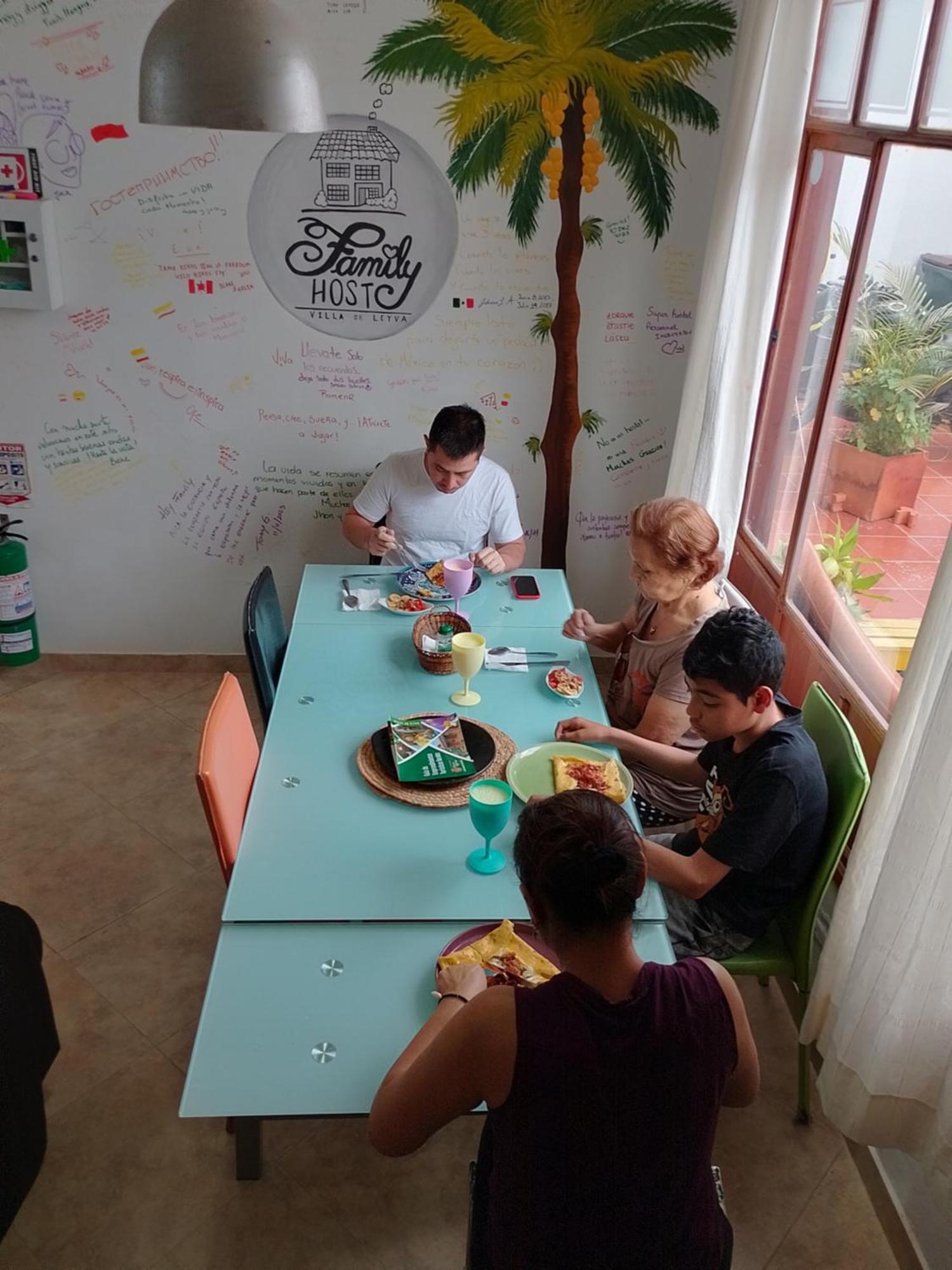 Family Host Hostel ビージャ・デ・レイバ エクステリア 写真